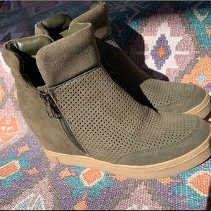 Steve Madden High Top Tennis Shoes 8B